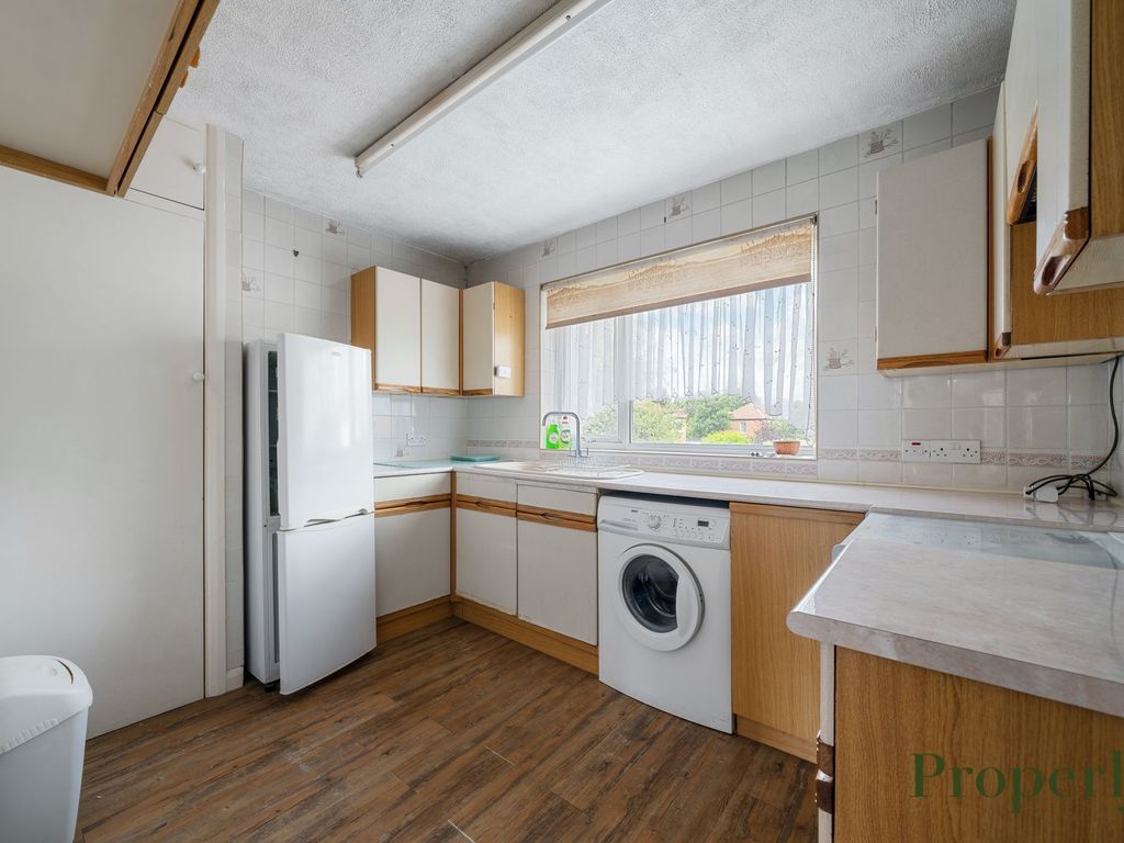 2 bed flat for sale in Norbury Road, Chingford, London E4 Zoopla