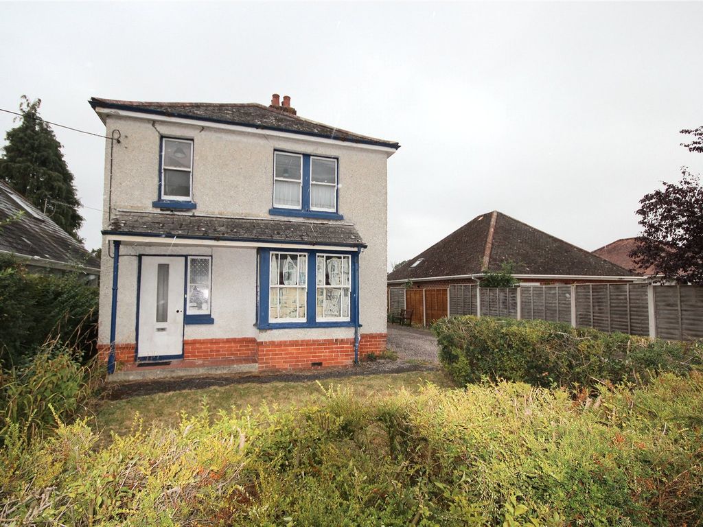 3 bed detached house for sale in Seymour Road, Ringwood, Hampshire BH24