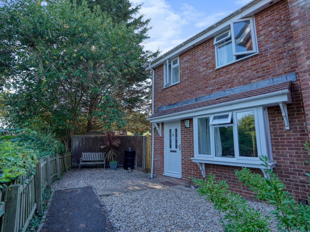 3 bed semidetached house for sale in Ryan Close, Swindon SN5 Zoopla