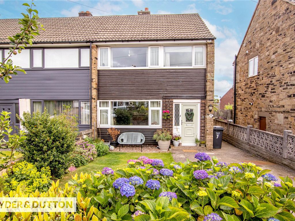 3 bed end terrace house for sale in Andrew Close, Halifax, West