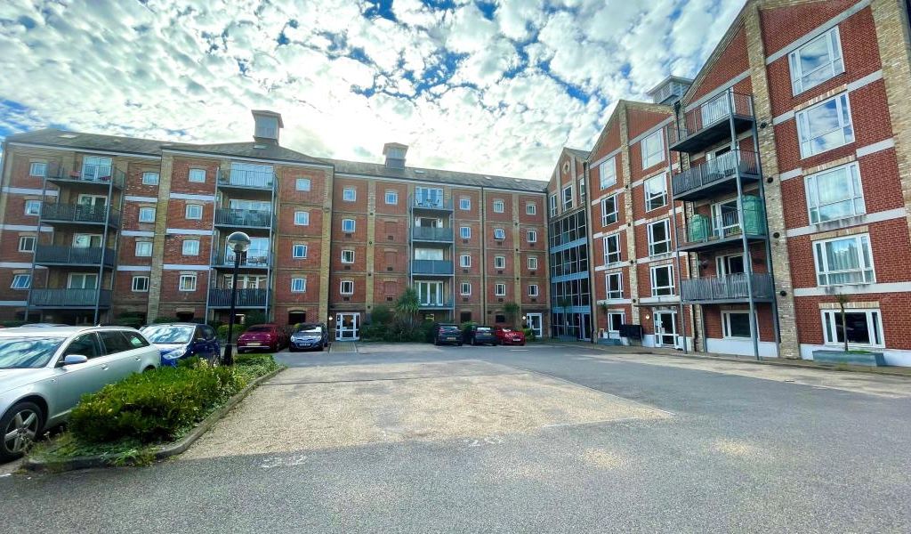 2 bed flat for sale in School Lane, Mistley, Manningtree CO11, £197,500