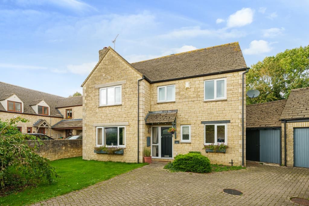 4 bed detached house for sale in Stanway Close, Witney OX28, £670,000