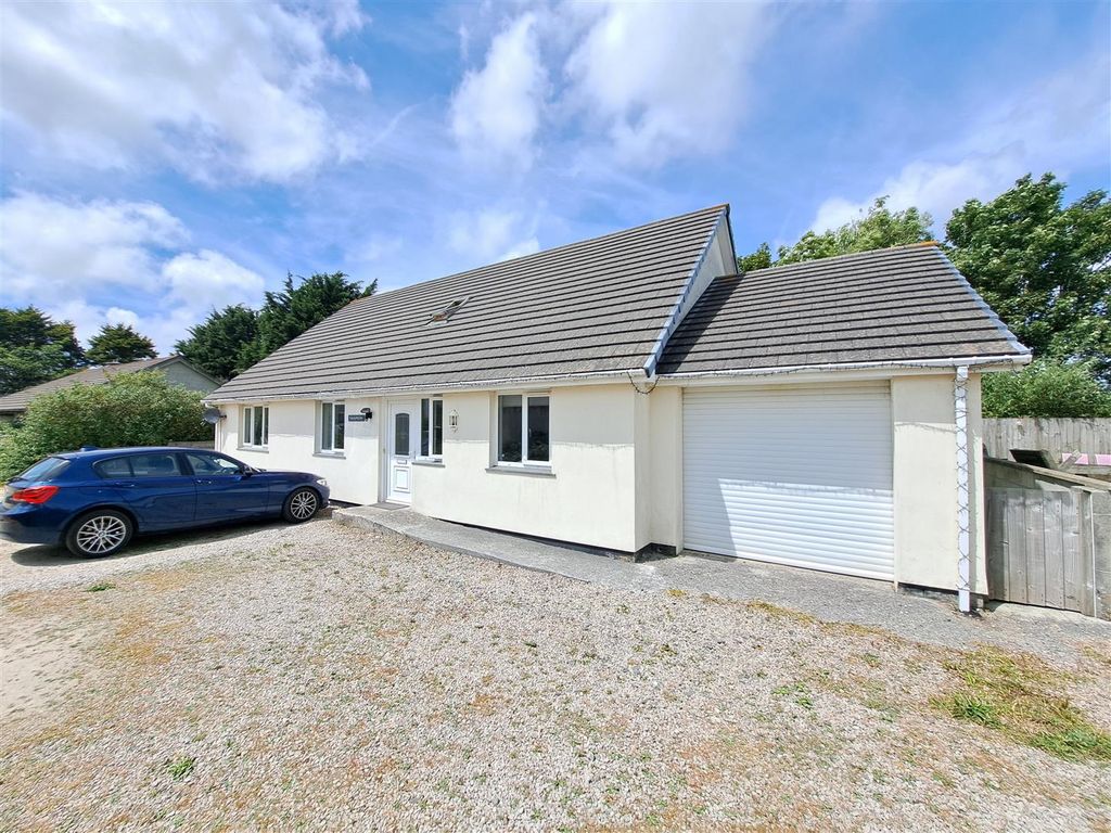 4 bed detached bungalow for sale in North Pool Close, Lower Broad Lane