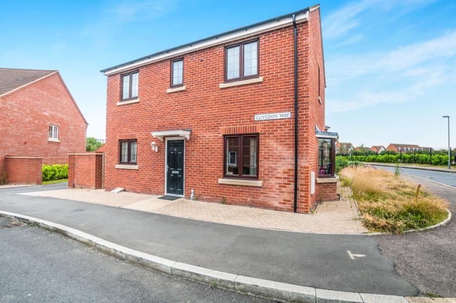 3 bed detached house for sale in Clivedon Way, Aylesbury