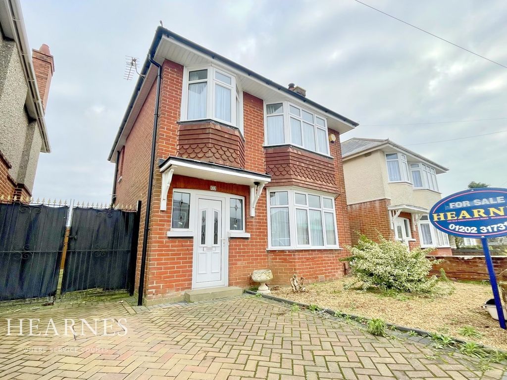 3 bed detached house for sale in Beswick Avenue, Bournemouth BH10, £