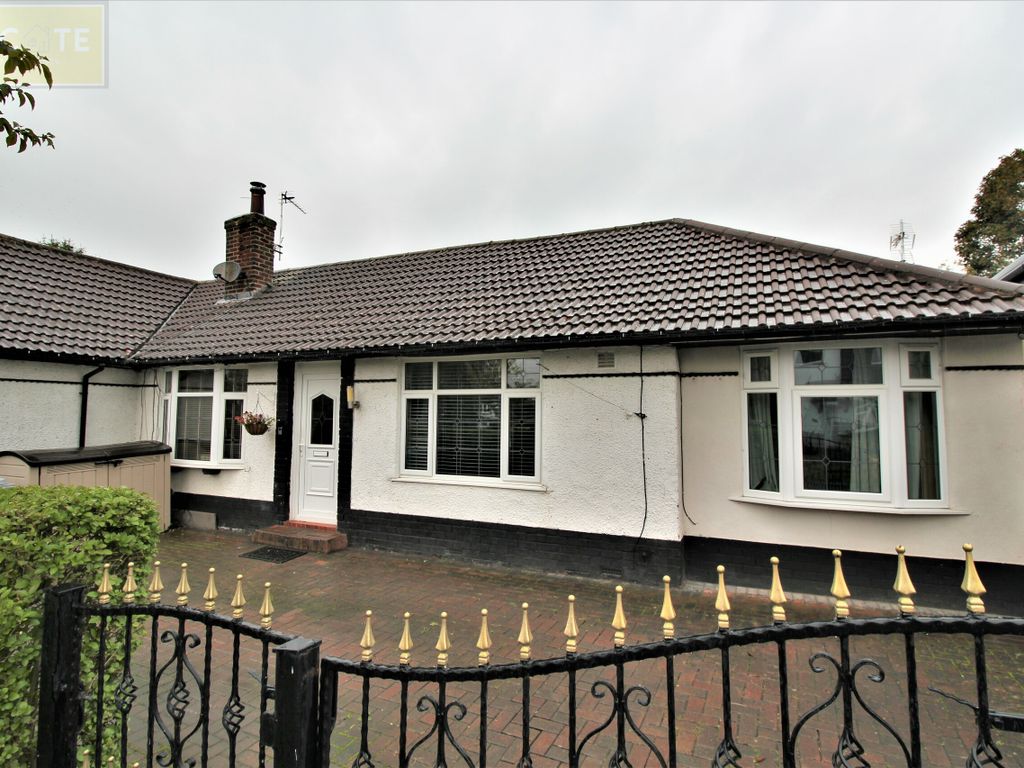 3 bed bungalow for sale in Snowden Avenue, Urmston, Manchester M41, £
