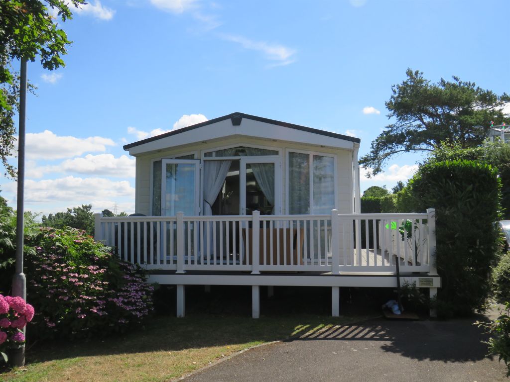 2 bed mobile/park home for sale in Napier Road, Hamworthy, Poole BH15