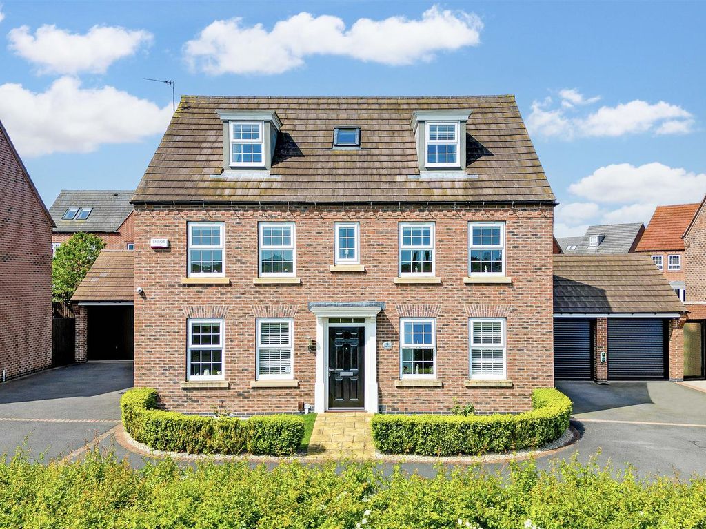 5 bed detached house for sale in Lucilla Close, Hucknall