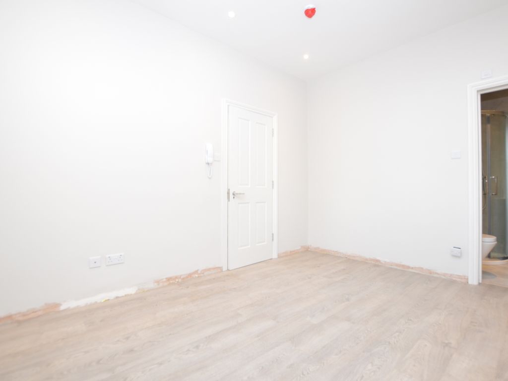 1 bed flat to rent in Rye Lane, London SE15, £1,200 pcm Zoopla