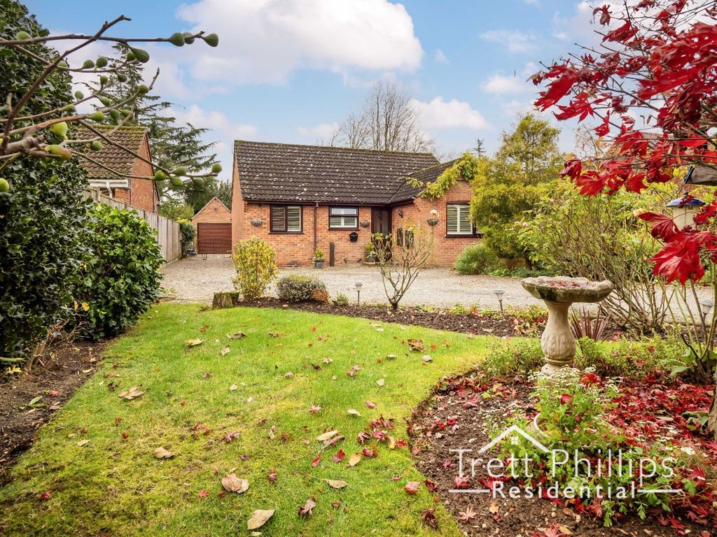 3 bed detached bungalow for sale in Salhouse Road, Rackheath, Norwich