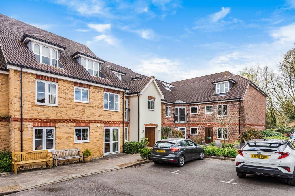2 bed flat for sale in Stable Court, Manor Road, Brackley NN13, £