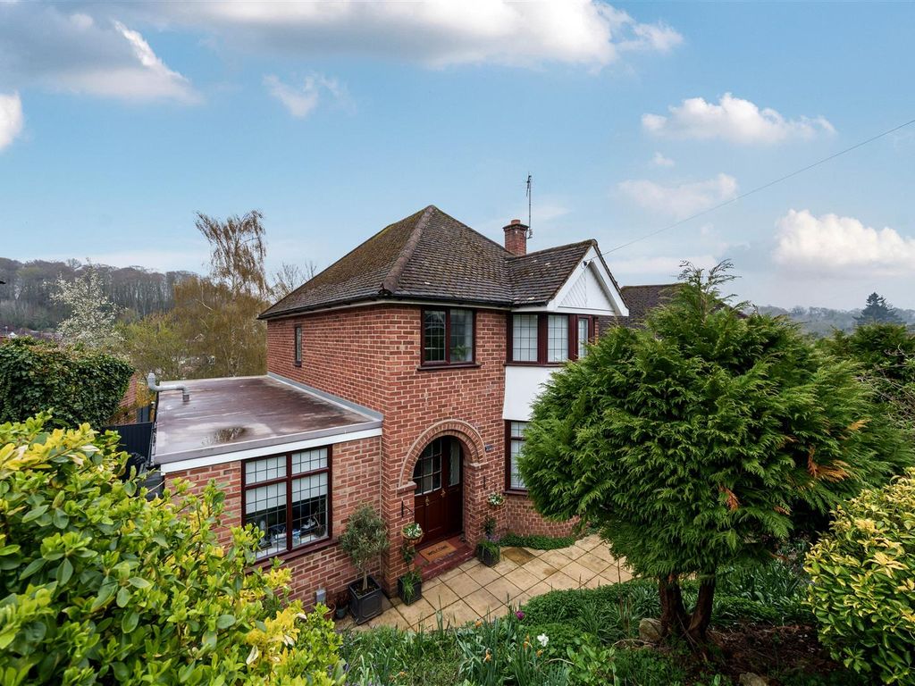 3 bed detached house for sale in Sheridan Avenue, Caversham, Reading
