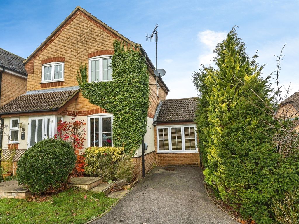3 bed detached house for sale in Betjeman Way, Hemel Hempstead HP1, £