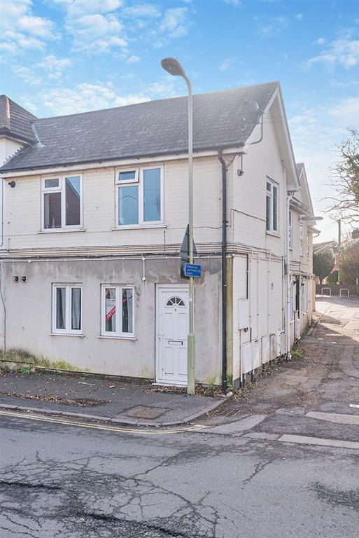 1 bed flat for sale in The Square, Pennington, Lymington SO41, £109,999