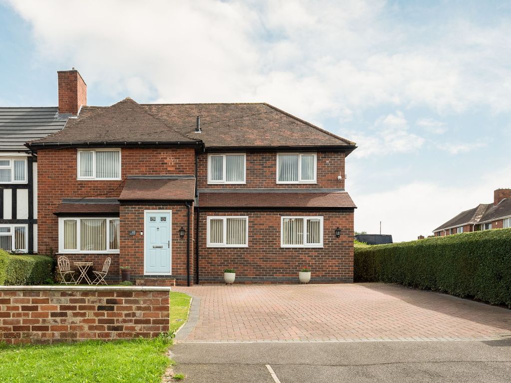 4 bed semidetached house for sale in Rotherham Road, Killamarsh S21