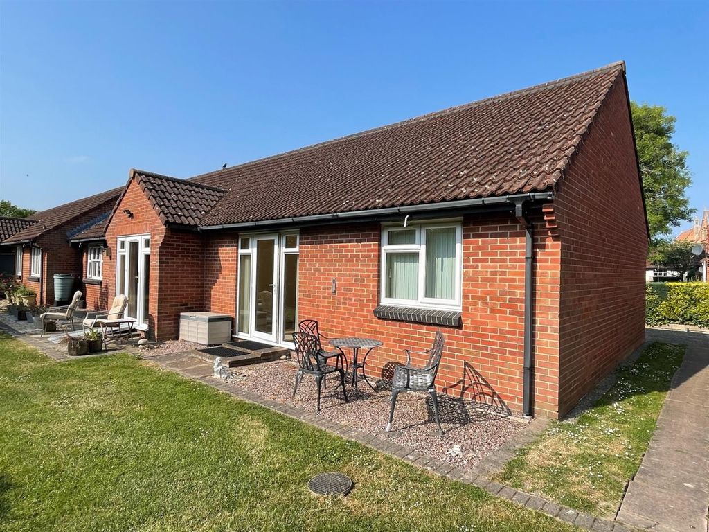 1 bed property for sale in Monks Way, BurnhamOnSea TA8 Zoopla