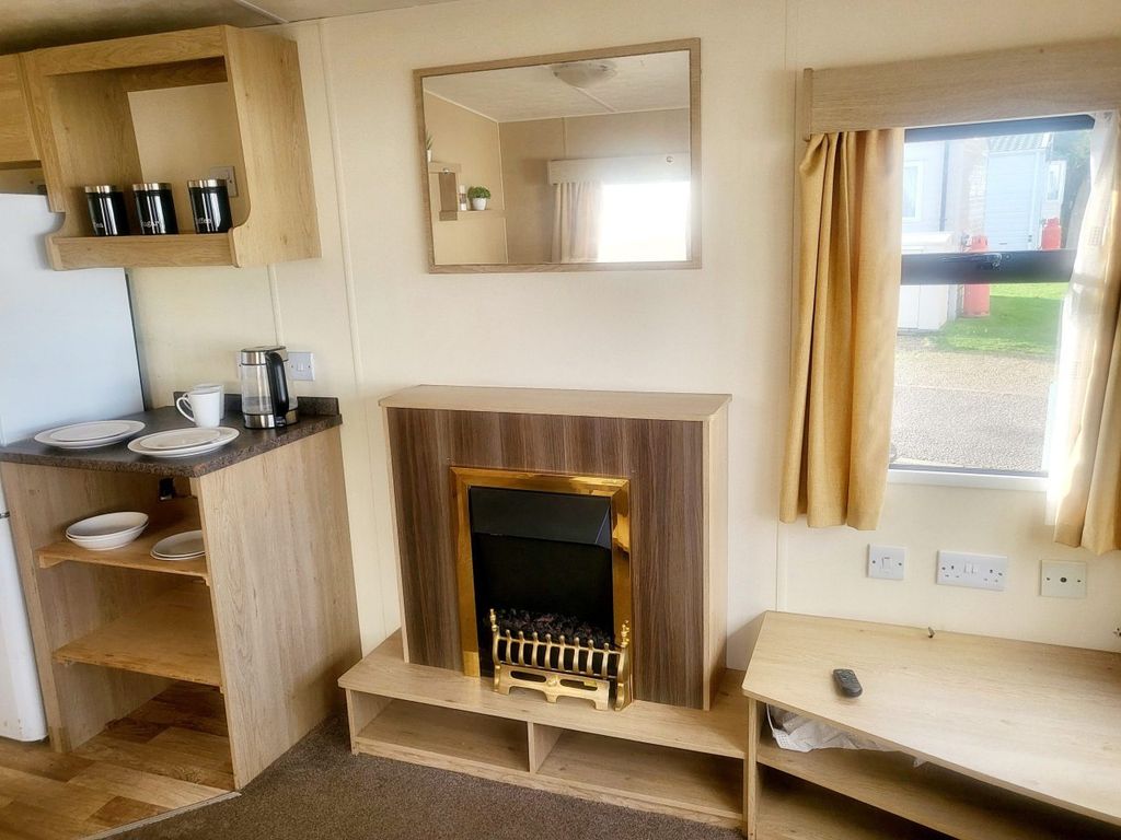 2 bed property for sale in Carr Road, Felixstowe IP11, £24,995 Zoopla