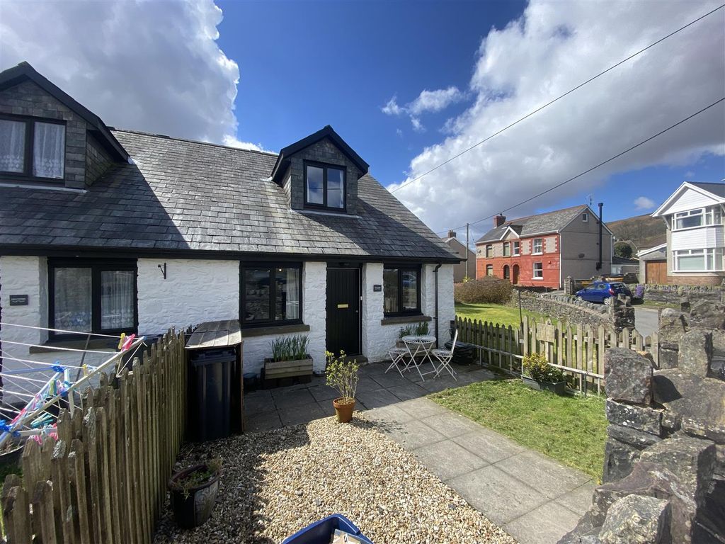 2 bed end terrace house for sale in Hennoyadd Road, Abercrave, Swansea