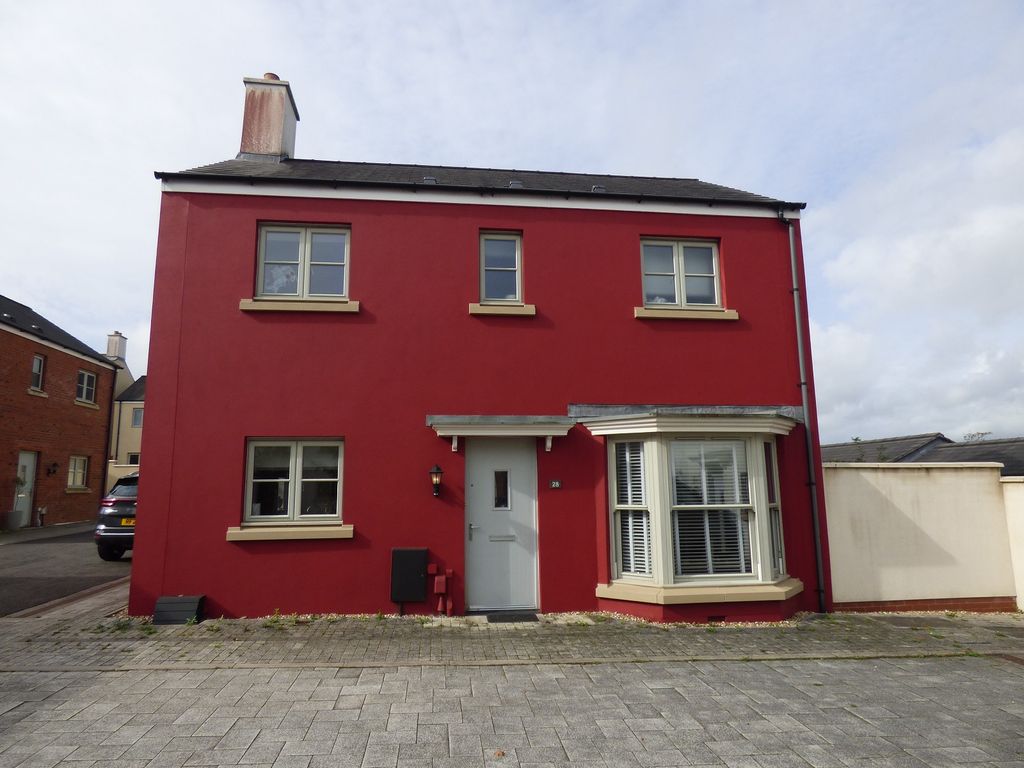 3 bed detached house for sale in Lon Y Grug, Llandarcy, Neath. SA10, £250,000 Zoopla