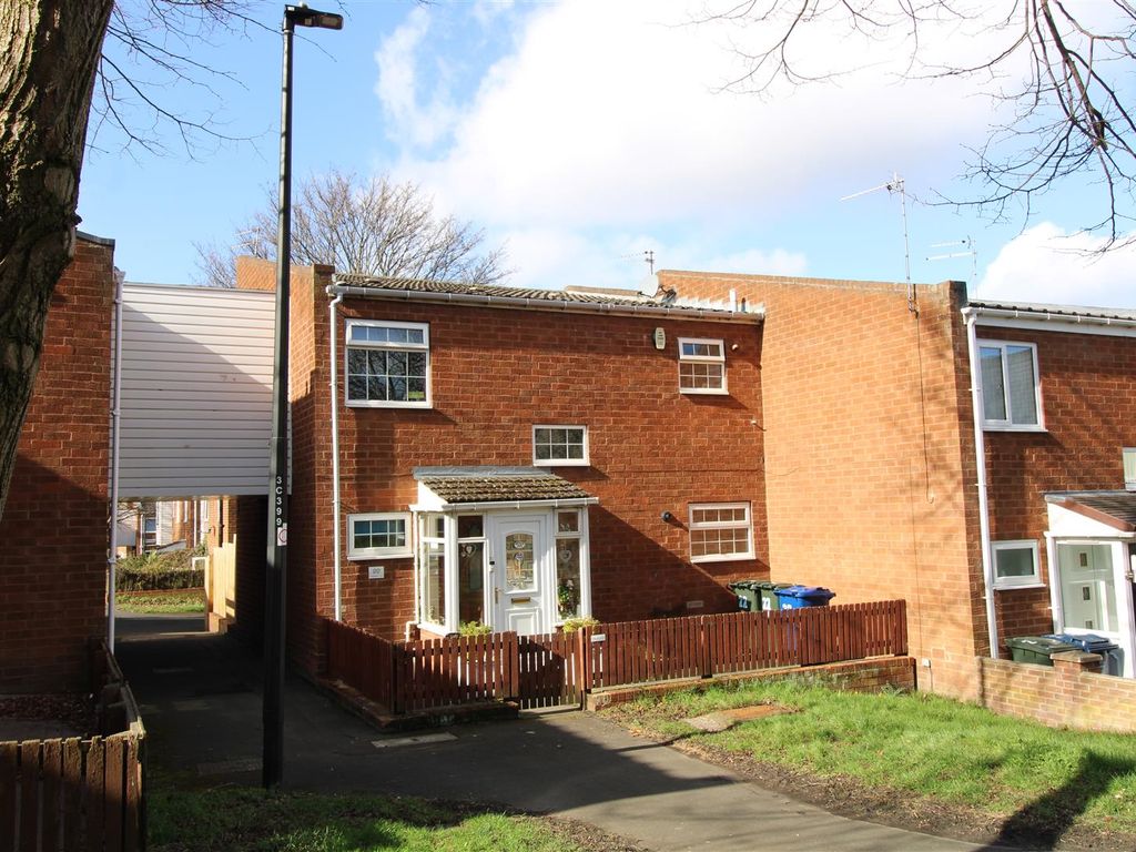 3 bed end terrace house for sale in Chillingham Court, Heaton
