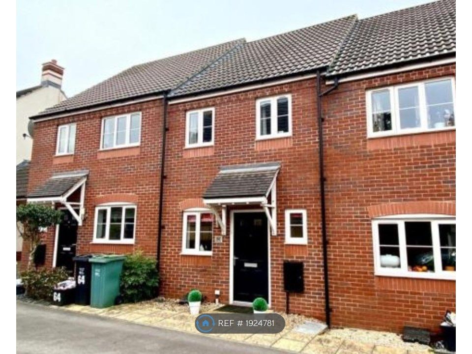 2 bed terraced house to rent in Grove Gate, Taunton TA2, £995 pcm Zoopla