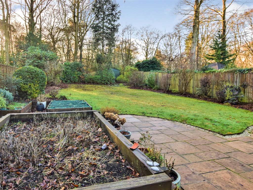 4 bed detached house for sale in Pierrefondes Avenue, Farnborough
