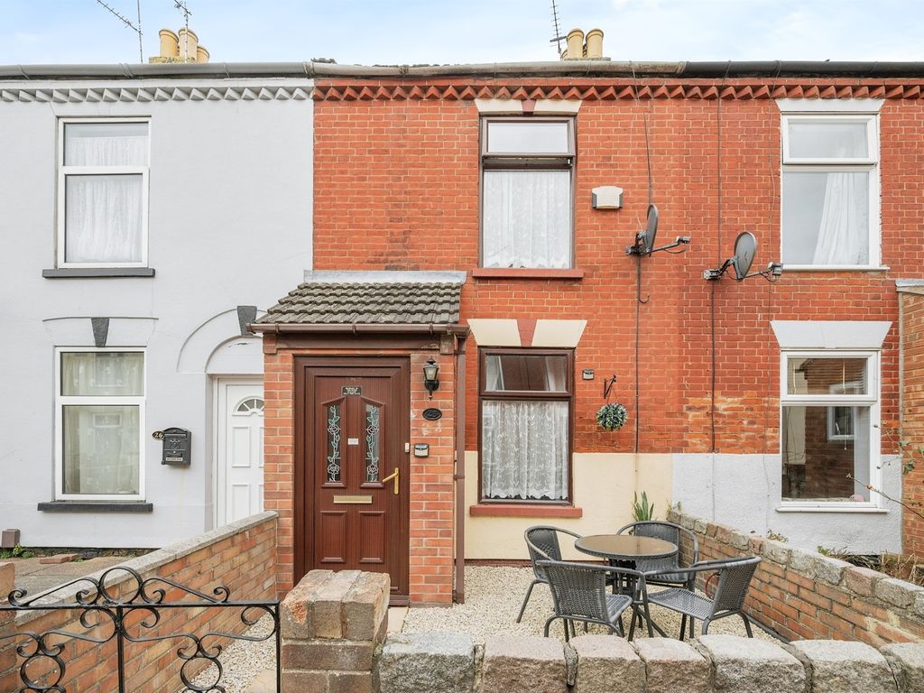 3 bed terraced house for sale in Winifred Road, Great Yarmouth NR31, £
