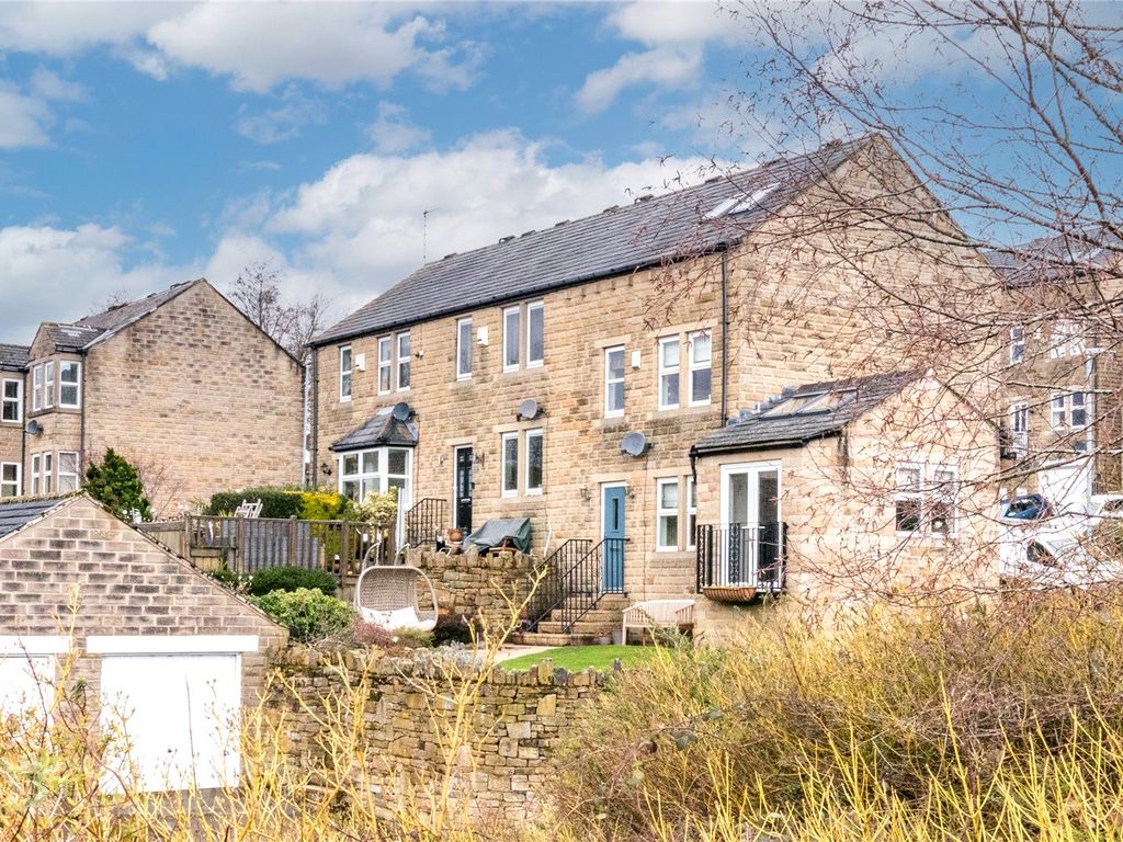 3 bed semidetached house for sale in Broadfield Park, Holmfirth, West Yorkshire HD9, £300,000