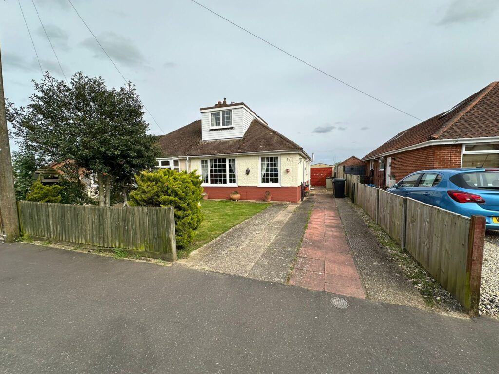 3 bed semidetached house for sale in Crown Road, New Costessey