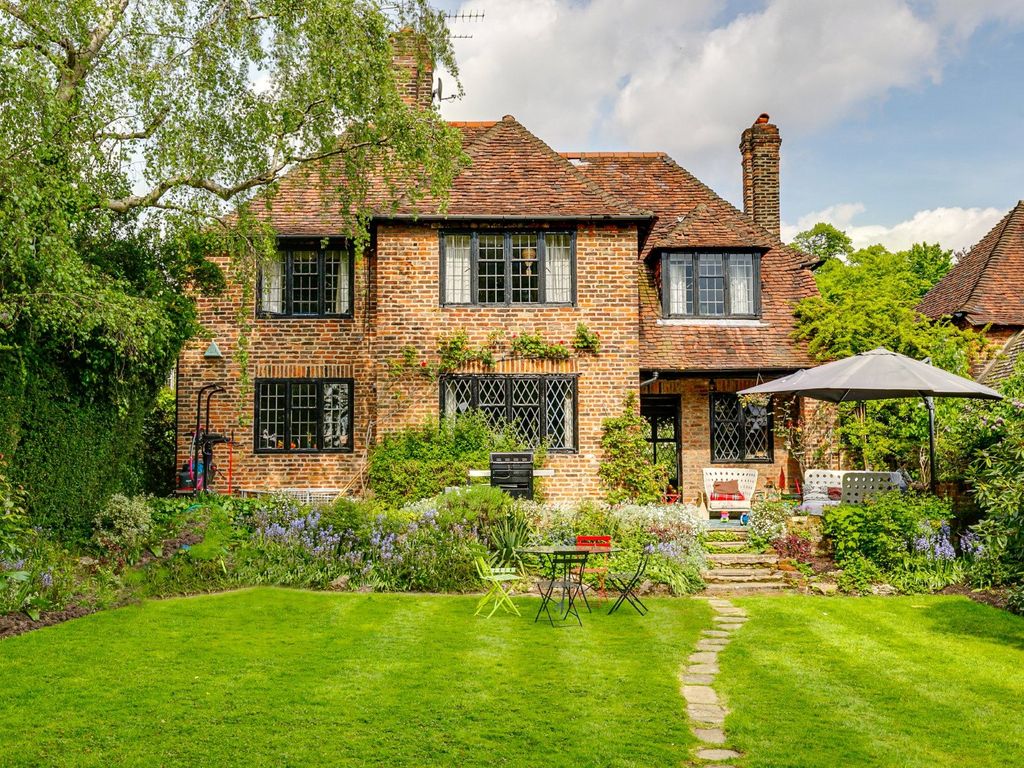 Deansway, Hampstead Garden Suburb, London N2  