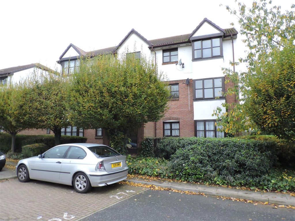 1 bed flat to rent in Court, Greenhithe, Kent DA9, £1,100 pcm