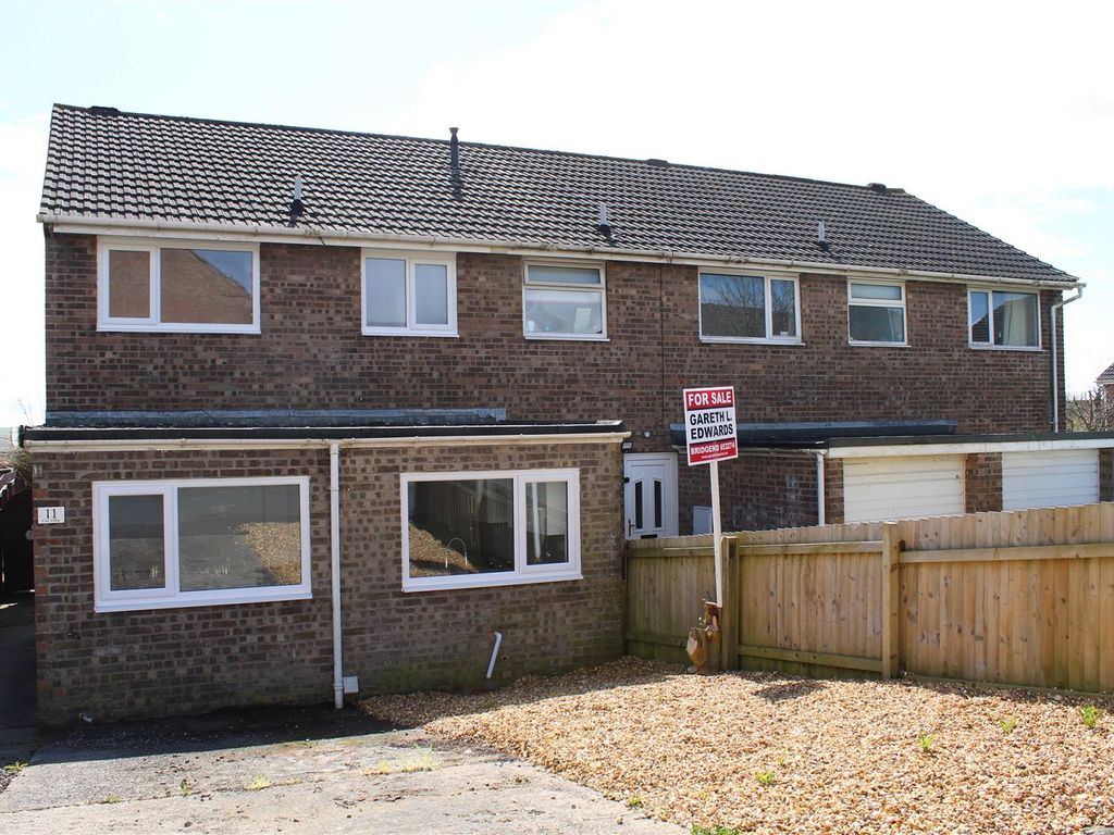 3 bed semidetached house for sale in Cae Odin, Brackla, Bridgend
