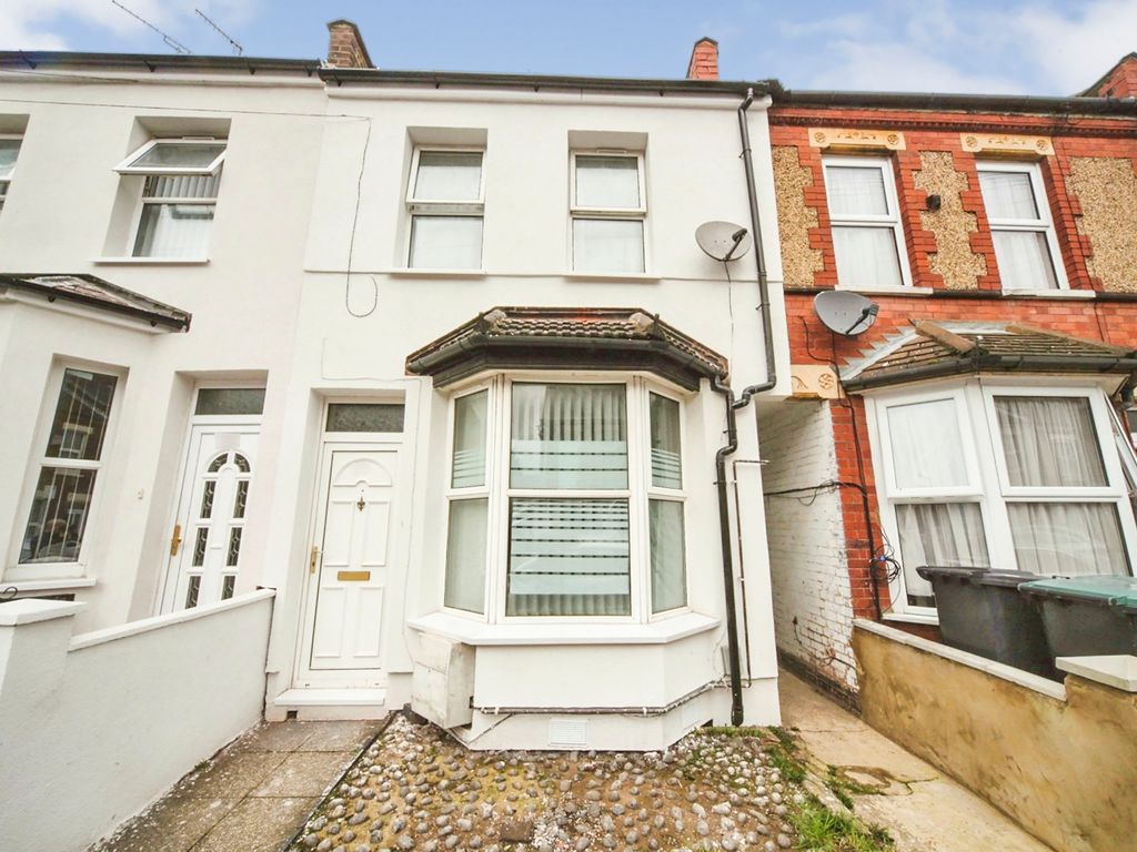 3 bed terraced house for sale in Saxon Road, Luton LU3, £280,000 Zoopla