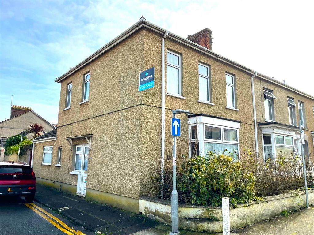 3 bed end terrace house for sale in Albert Street, Llanelli SA15, £