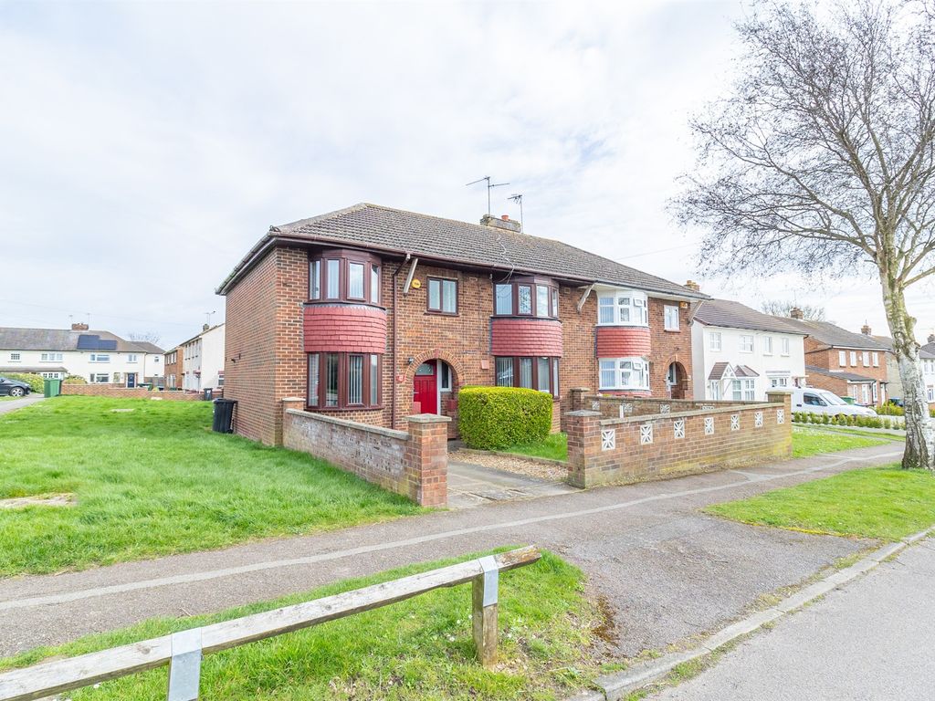 4 bed semidetached house for sale in St. Clements Drive, Bletchley