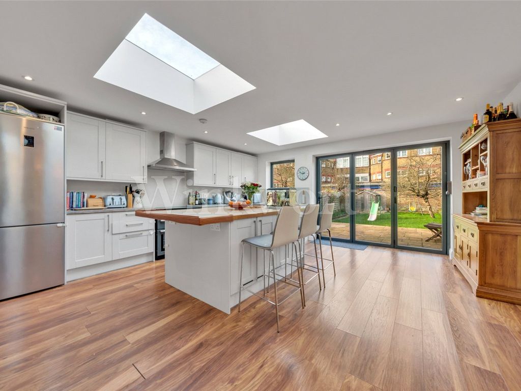 5 bed semidetached house for sale in Cricklewood Lane, London NW2, £