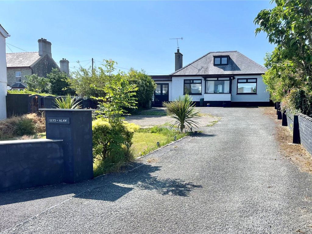 3 bed bungalow for sale in Llanbedrog, Gwynedd LL53, £320,000 Zoopla