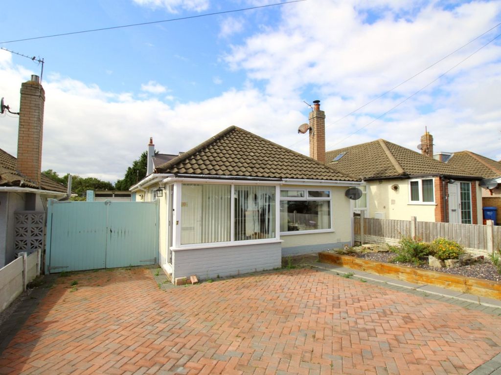 2 bed bungalow for sale in Viola Avenue, Rhyl, Denbighshire LL18 Zoopla