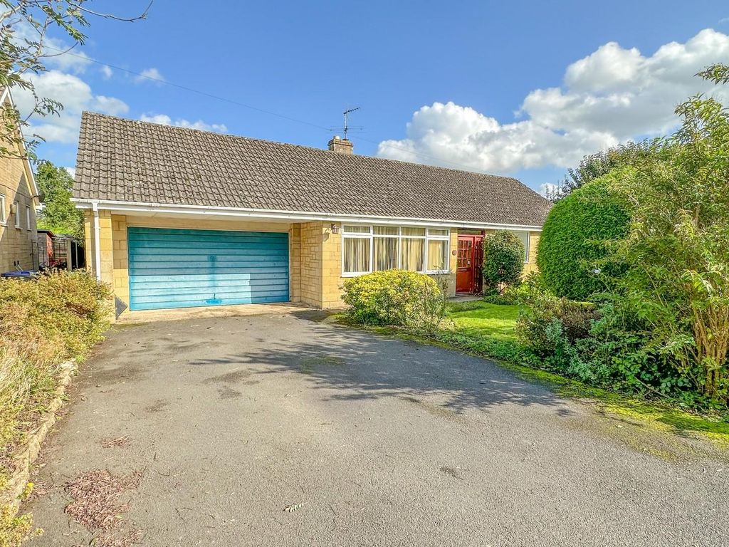 3 bed detached bungalow for sale in Manor Park, Great Somerford