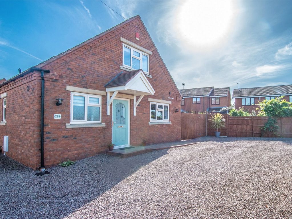 3 bed bungalow for sale in Worcester Road, Stoke Heath, Bromsgrove