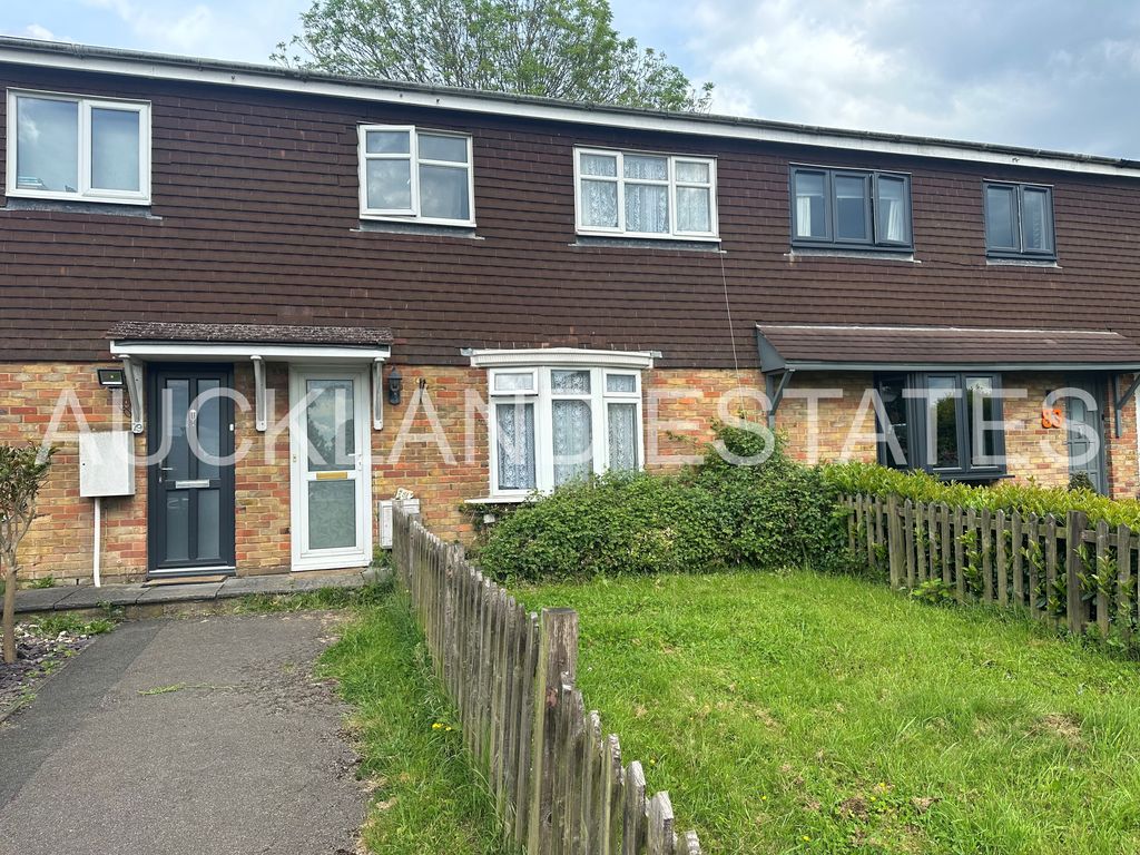 3 bed terraced house to rent in Kimptons Mead, Potters Bar EN6, £1,750