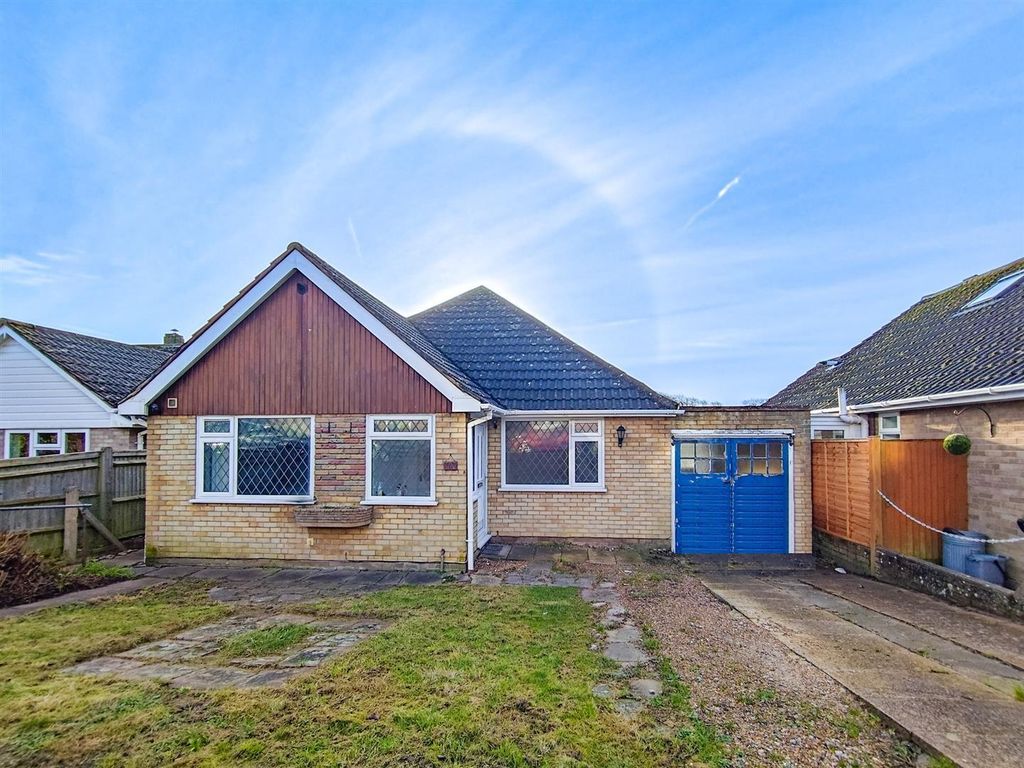 3 bed detached bungalow for sale in Denton Rise, Newhaven BN9, £385,000