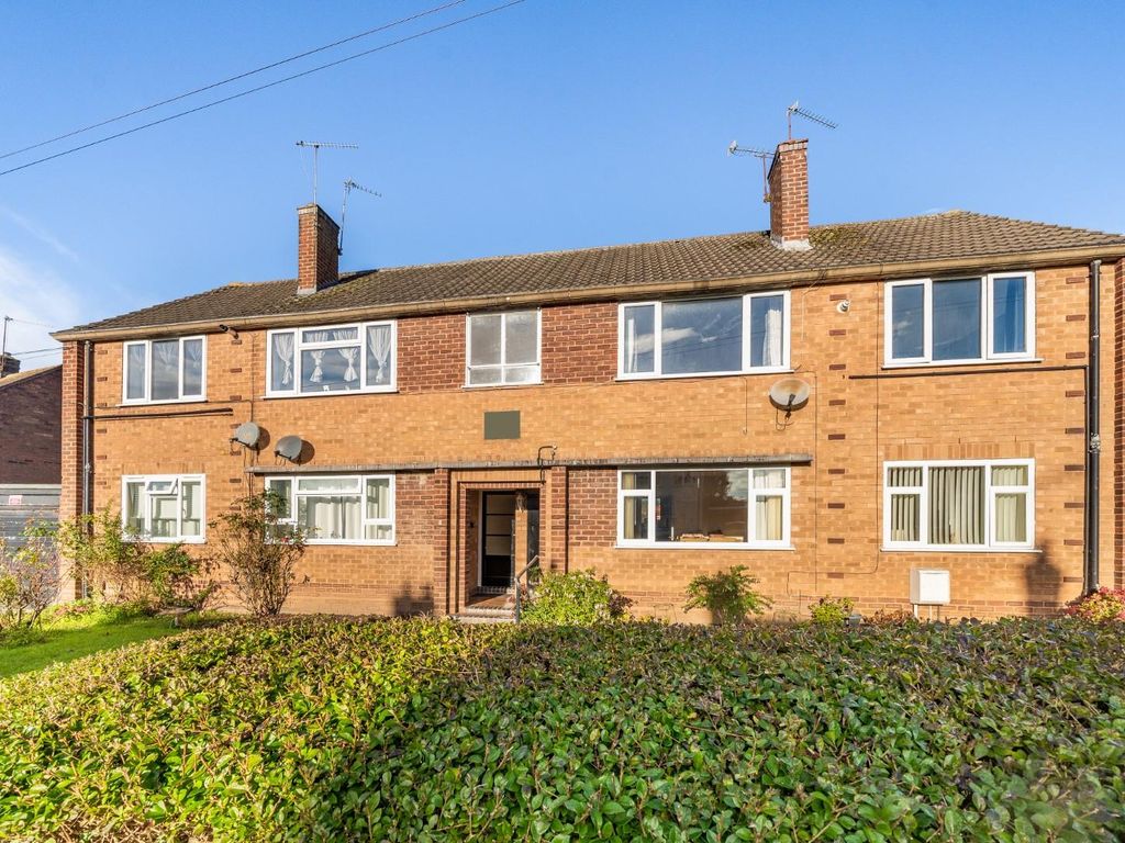 2 bed flat for sale in Hamilton Road, Redditch B97, £160,000 Zoopla