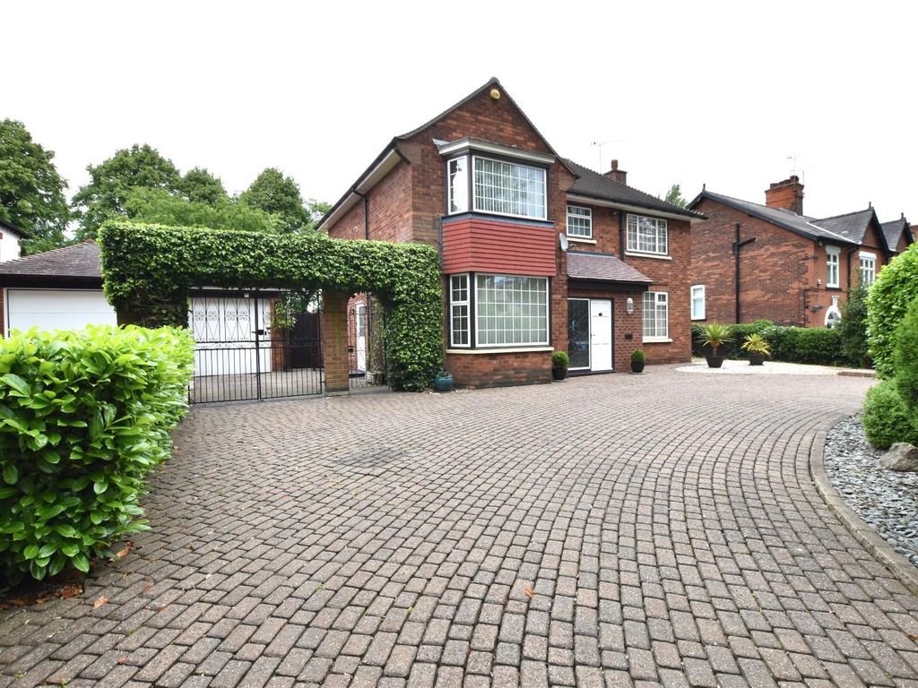 3 bed detached house for sale in Vicarage Gardens, Scunthorpe DN15, £