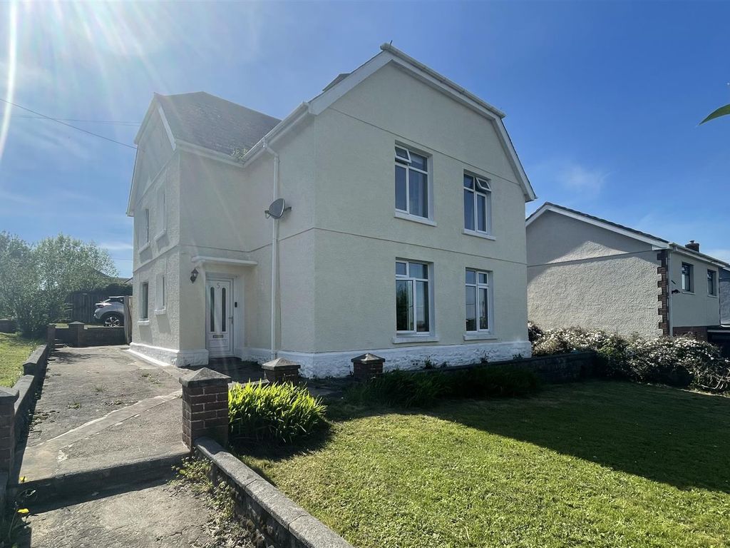 5 bed detached house for sale in Waterloo Road, Penygroes, Llanelli