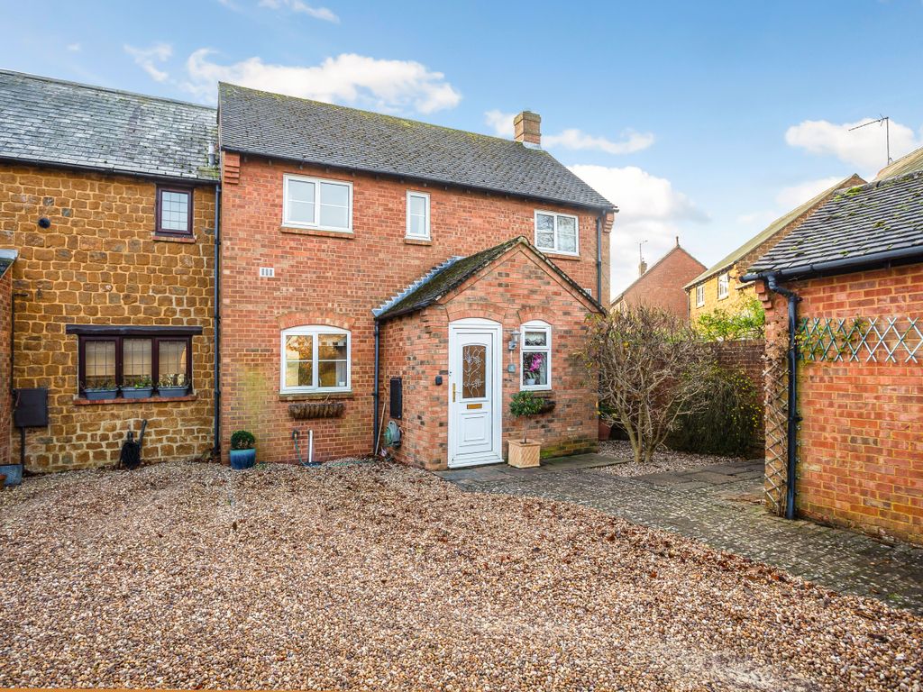 3 bed detached house for sale in Adderbury Court, Adderbury OX17, £