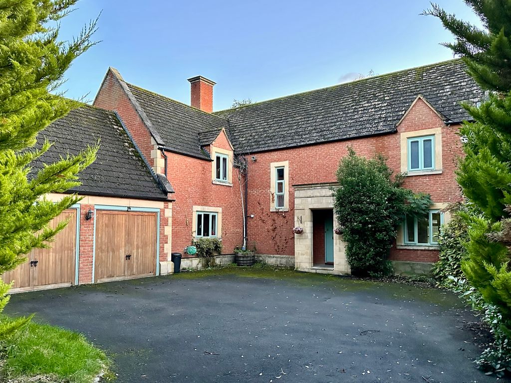 5 bed detached house to rent in Olde Lane, Toddington, Cheltenham GL54
