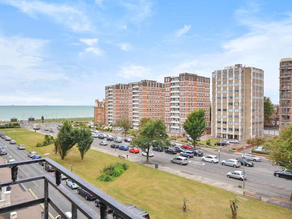 3 bed flat to rent in Grand Avenue, Hove BN3 Zoopla