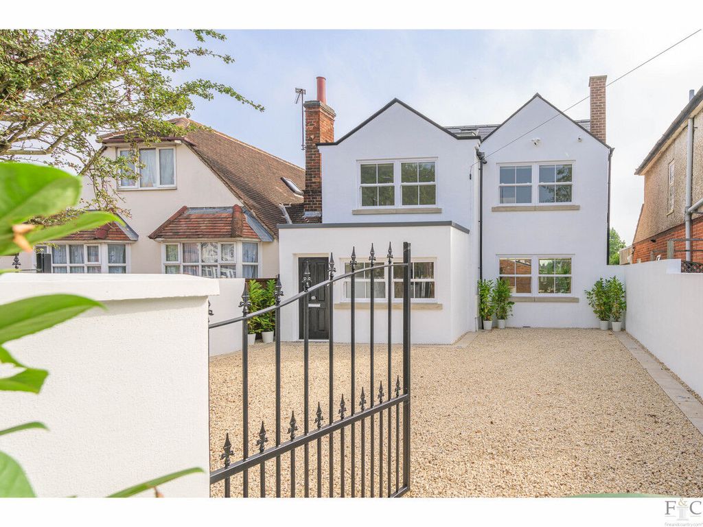 4 bed detached house for sale in Loughborough Road, Leicestershire LE4