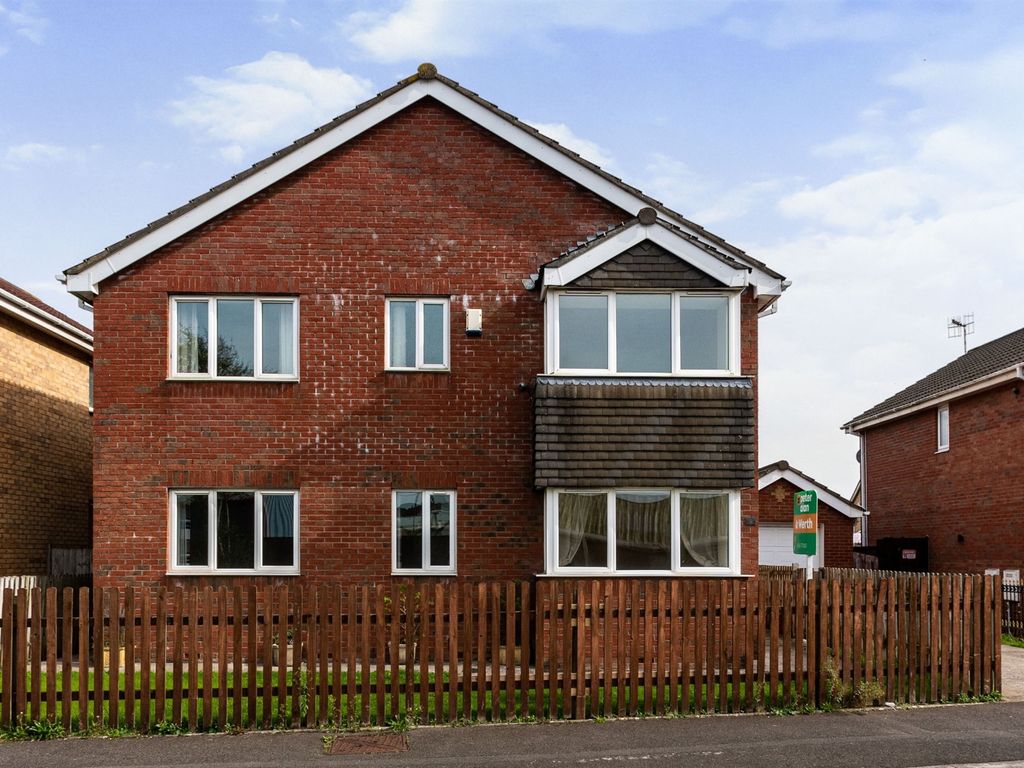 5 bed detached house to rent in School House Close, North Cornelly